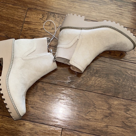 Women's Taci Pull-On Ankle Boots - Universal Thread NWT - Picture 8 of 10